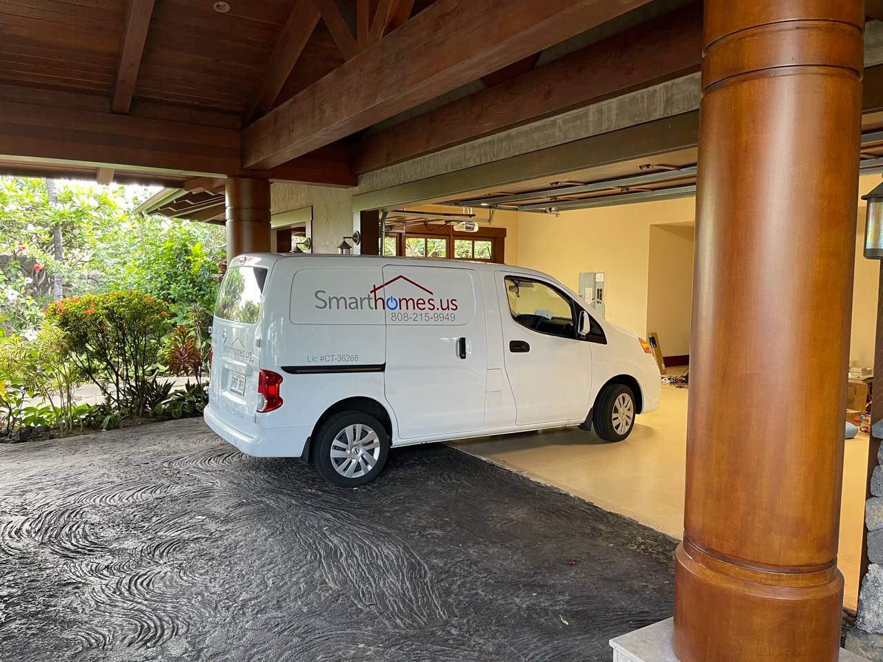 SmartHomes.us van onsite at luxury Hawaiian estate